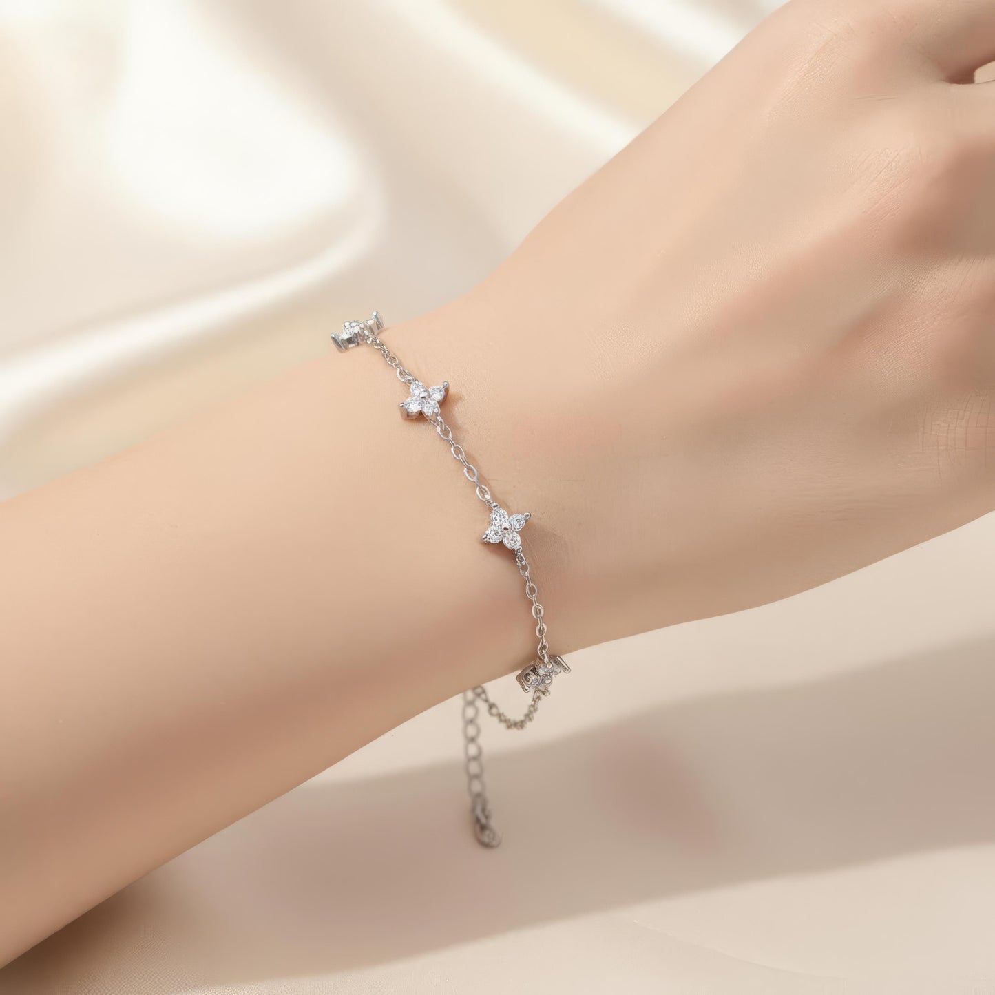 Clover bracelet with sparkling cubic zirconia CZ Diamonds, 925 Sterling Silver